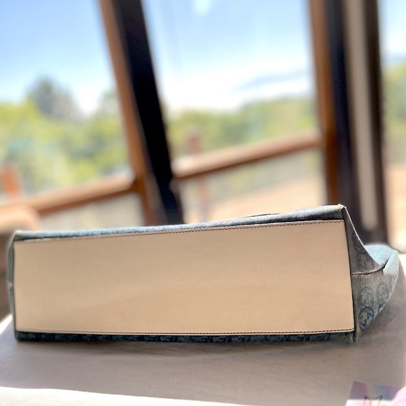 Gucci: Denim Interlocking GG Leather Abbey Joy Tote Shoulder Bag (White) - Picture 13 of 17